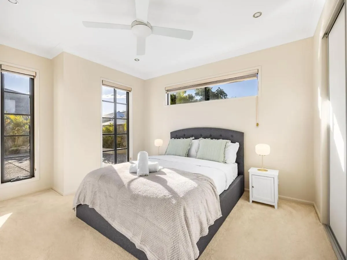 Holiday home French Royal Experience 5B3B Grand House 3Parking Villa Rochedale Australia