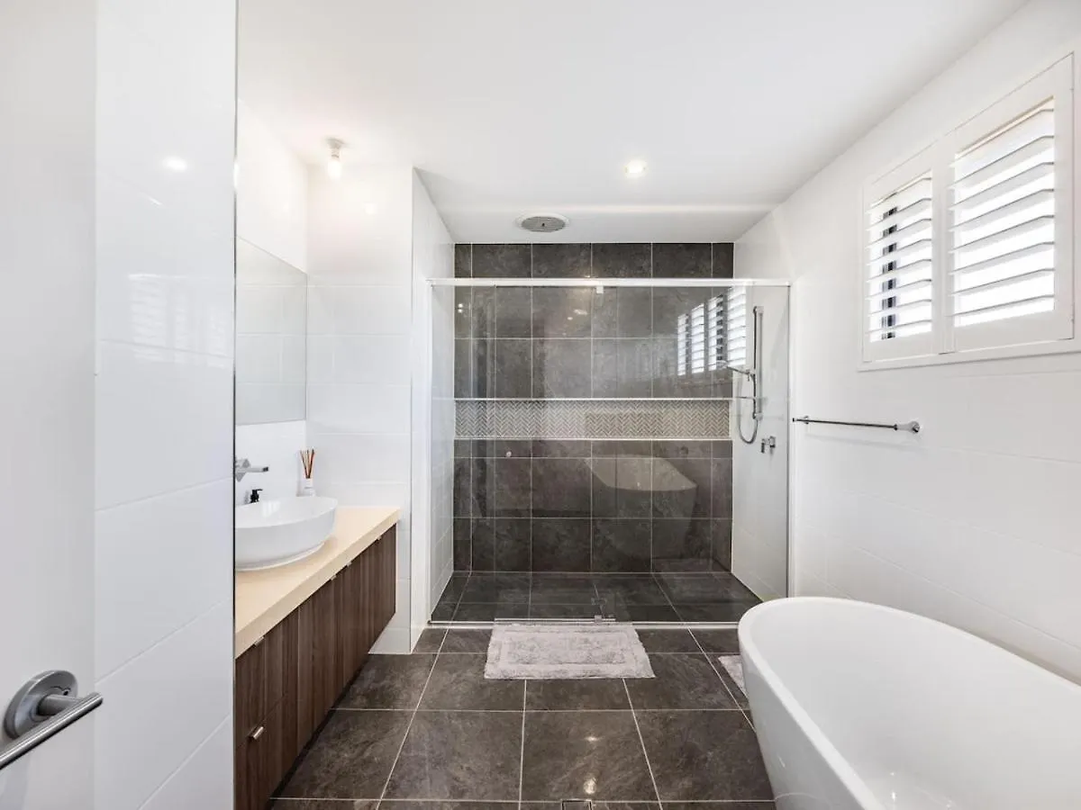 French Royal Experience 5B3B Grand House 3Parking Villa Rochedale Australia