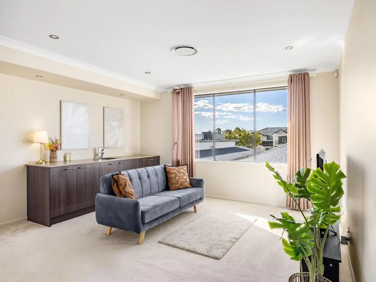Holiday home French Royal Experience 5B3B Grand House 3Parking Villa Rochedale Australia